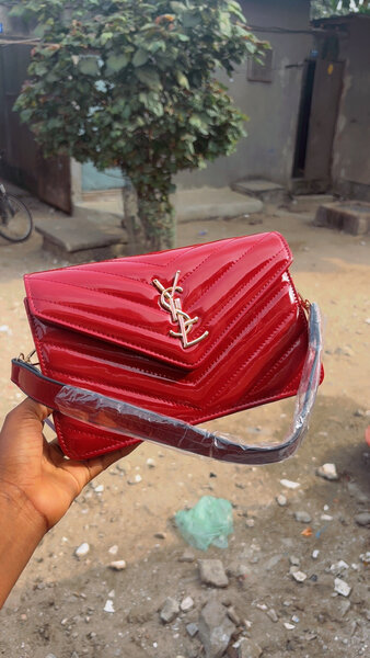 Sac à bandoulière rouge élégant