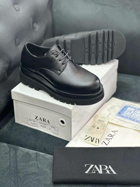 Chaussures en cuir noir Zara