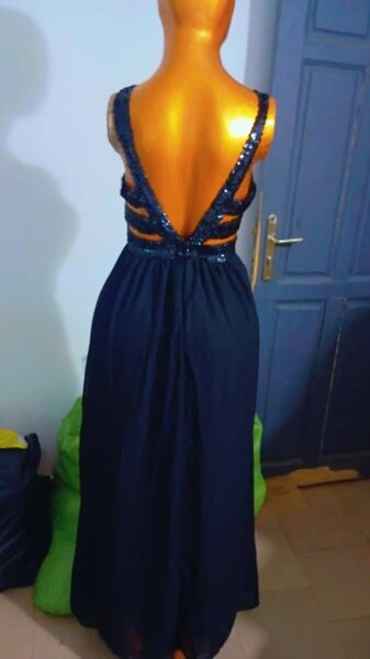 Robe noire élégante en sequins