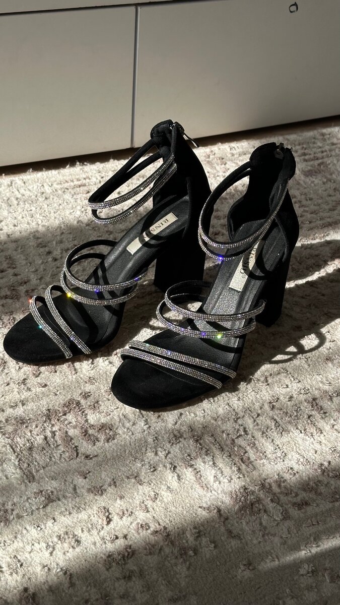 Блестящие босоножки