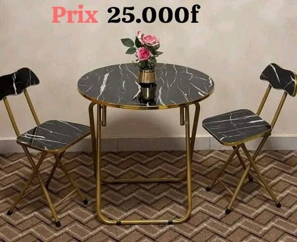 Table à manger avec 2 chaises