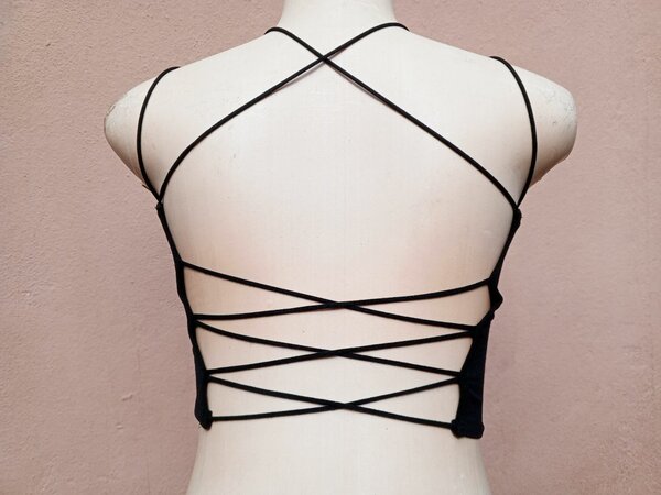 Top court à bretelles croisés