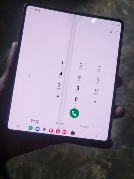 Samsung galaxy Z fold 3 5G.