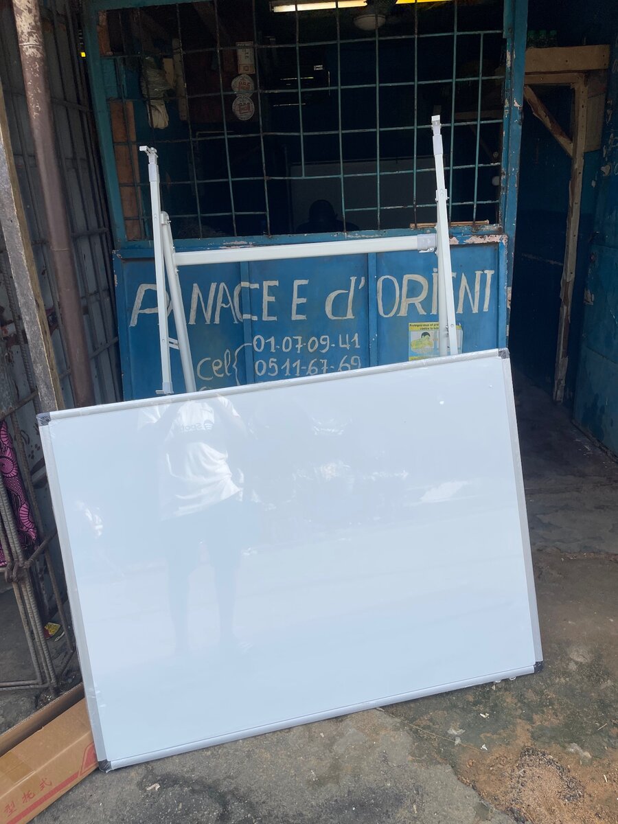 Tableau à marqueur effaçable avec le pied 120x90cm