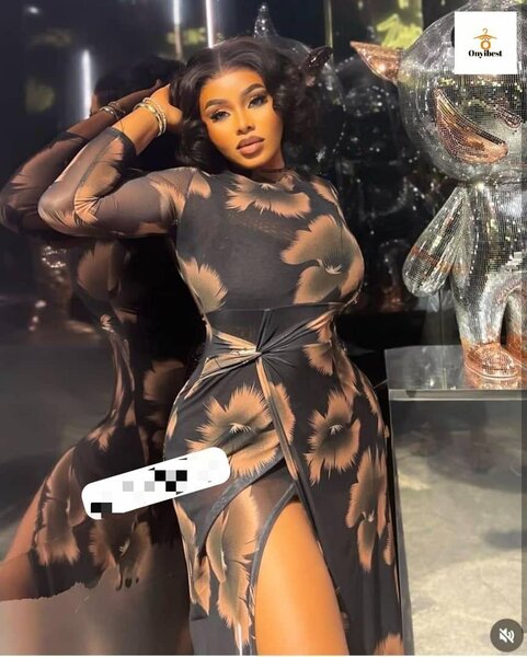 Robe avec fente