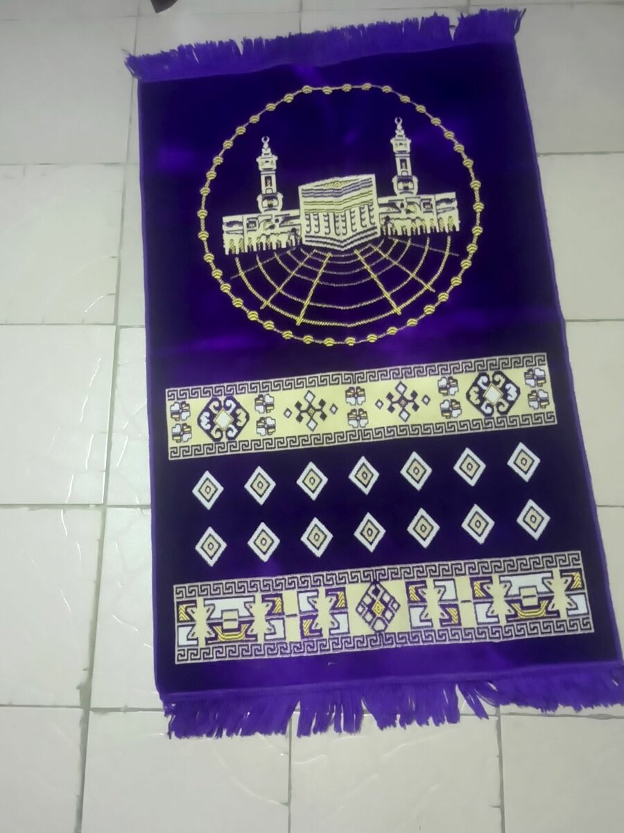 Tapis de prière brodé
