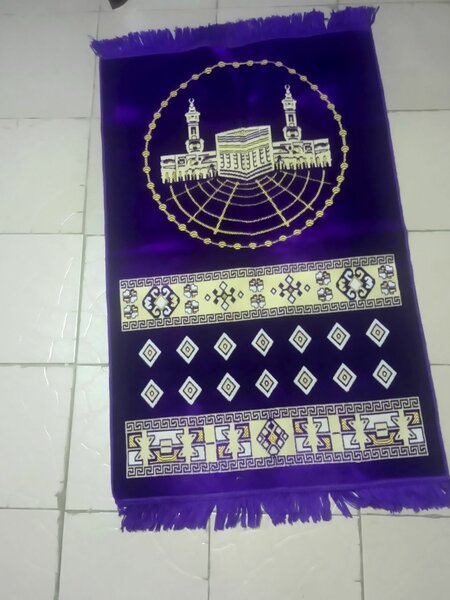 Tapis de prière brodé