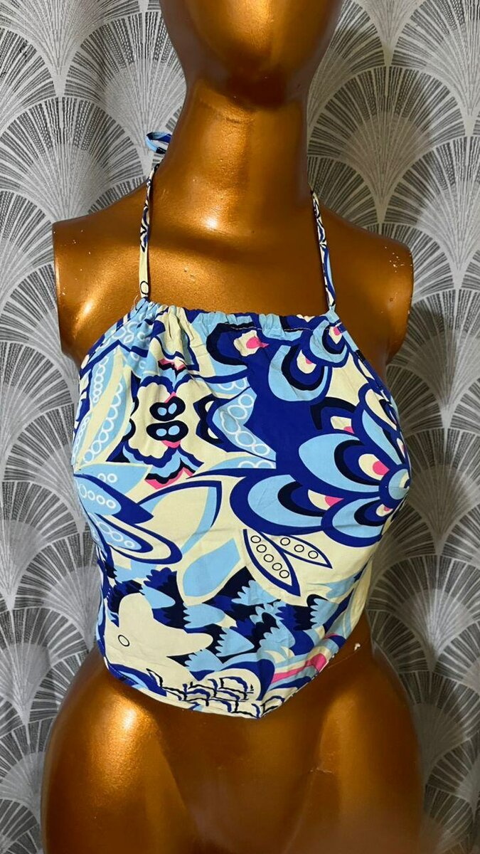 Haut dos nu motif floral