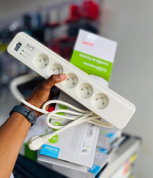 Rallonge électrique APC 5 prises