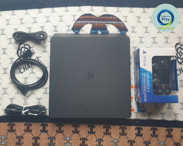 Console PS4 Slim encore neuve