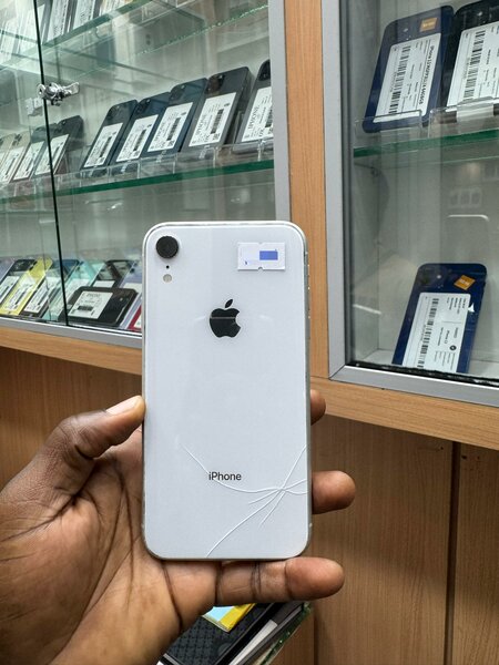 Xr 64Go sans id  Dos fissuré