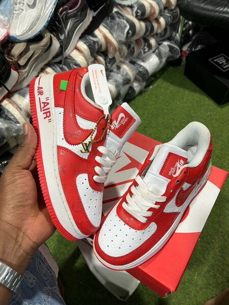 Sneakers rouges classiques