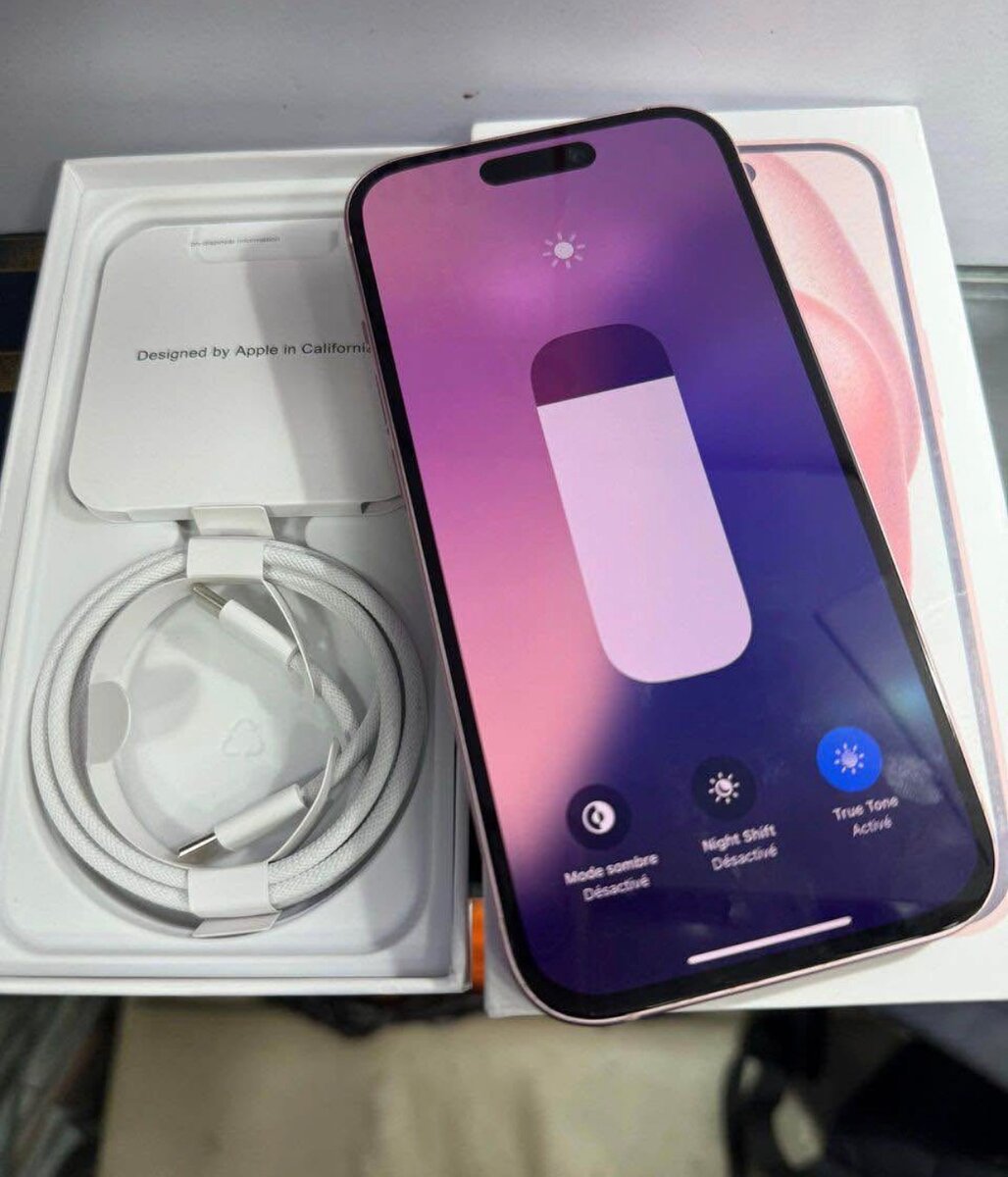 iPhone 15 simple rose