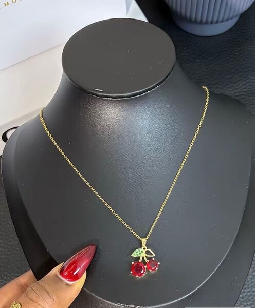 Collier Cerise Doré Élégant