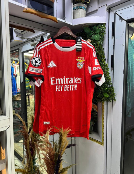 Maillot de football rouge