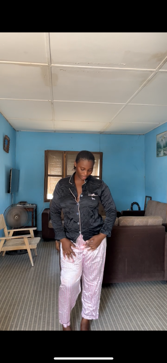 Robe en dentelle et satin