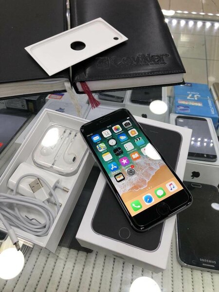 iPhone 8 Plus Noir 64GB