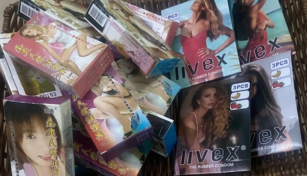 30 Préservatifs + 12 lubrifian