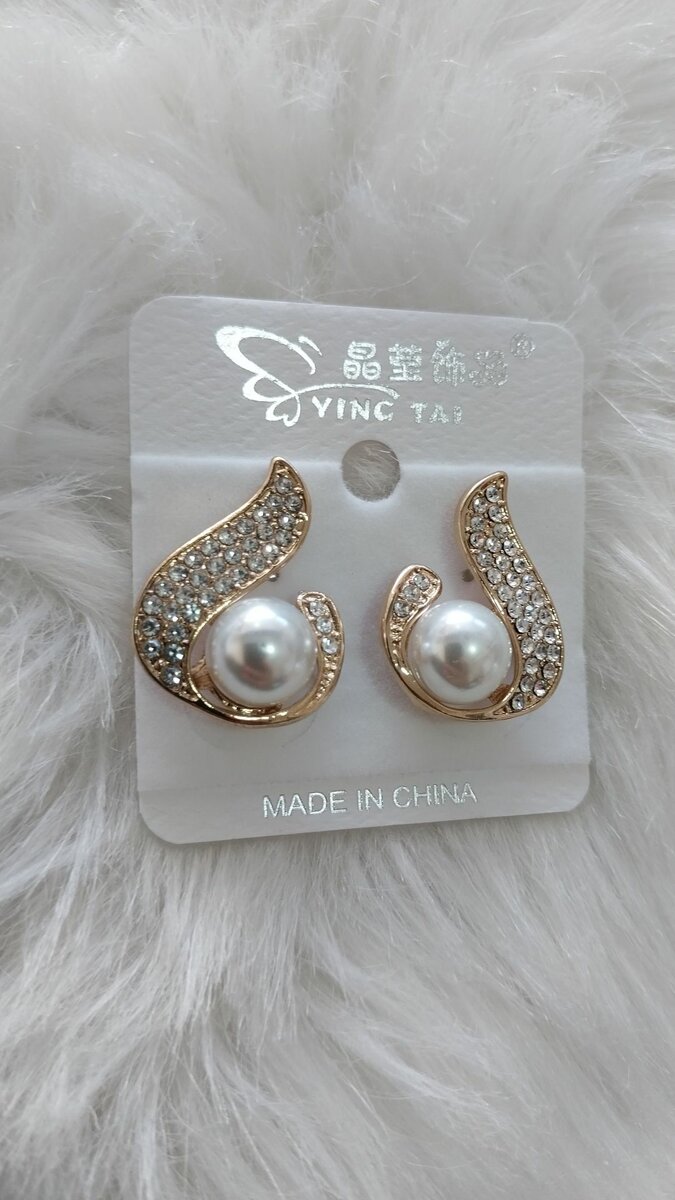 Pearl zoned studs