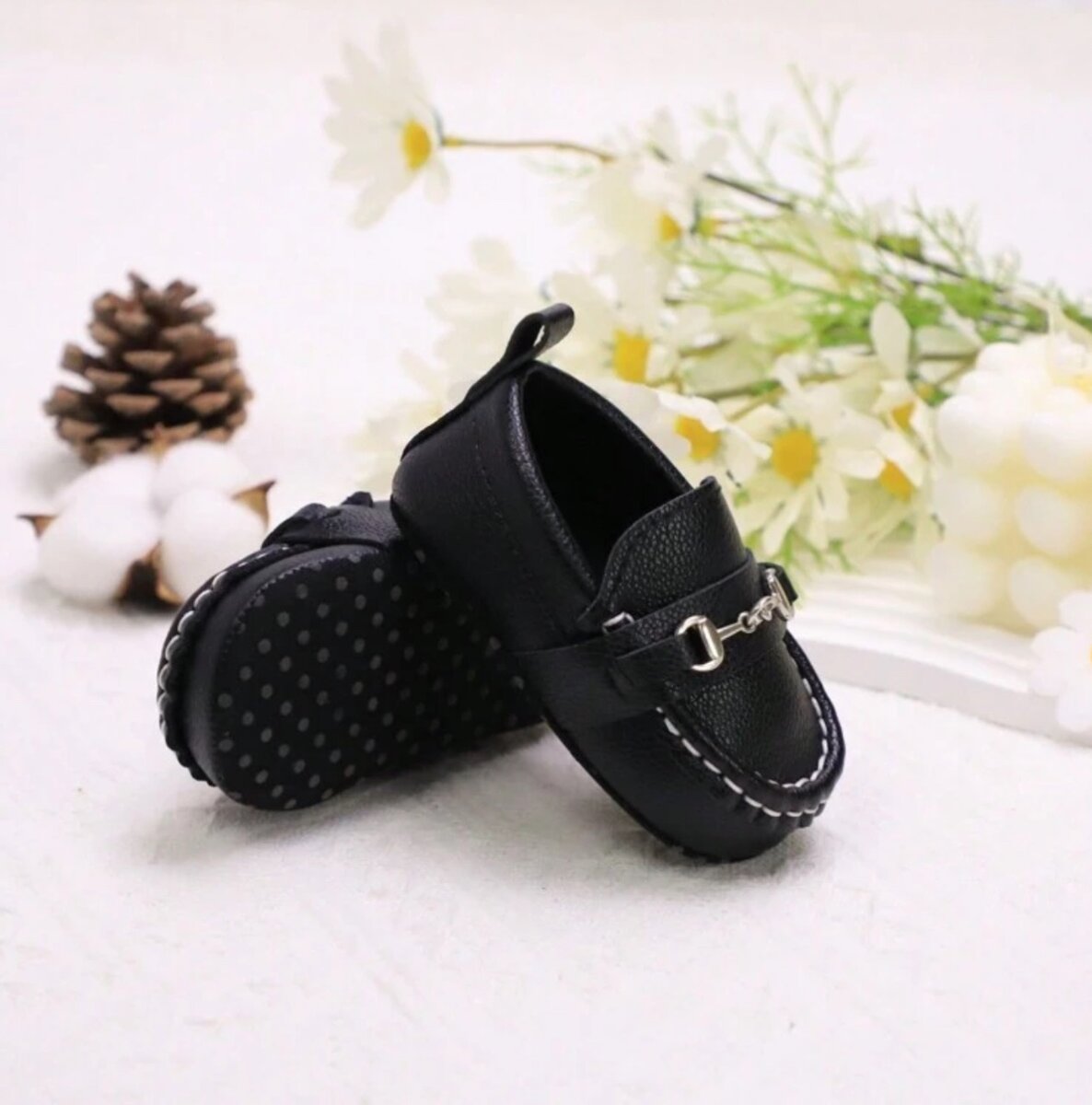 Antislip baby shoes. 12-18M