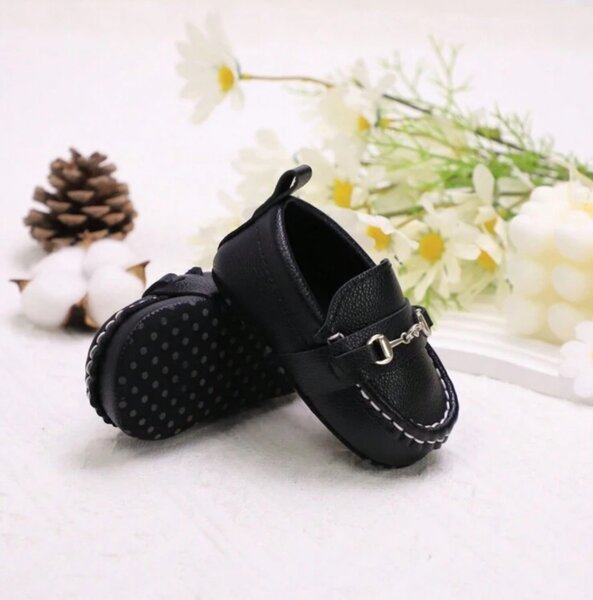 Antislip baby shoes. 12-18M