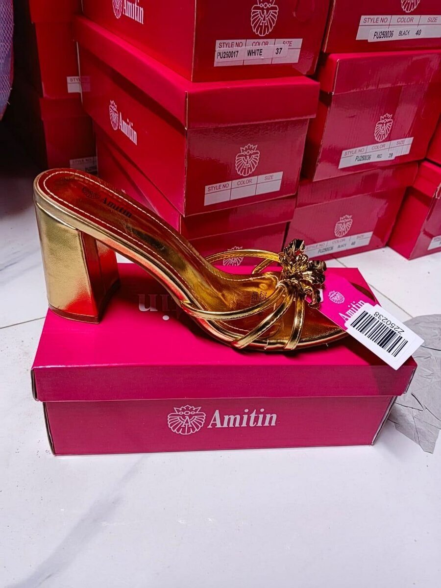 Sandales dorées élégantes