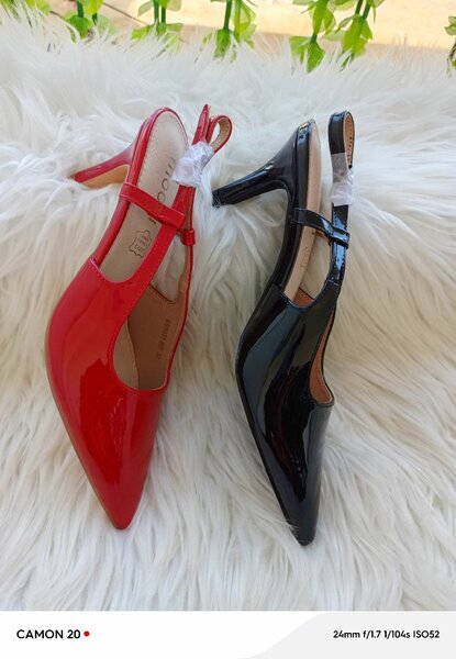 Escarpins vernis semelle cuir