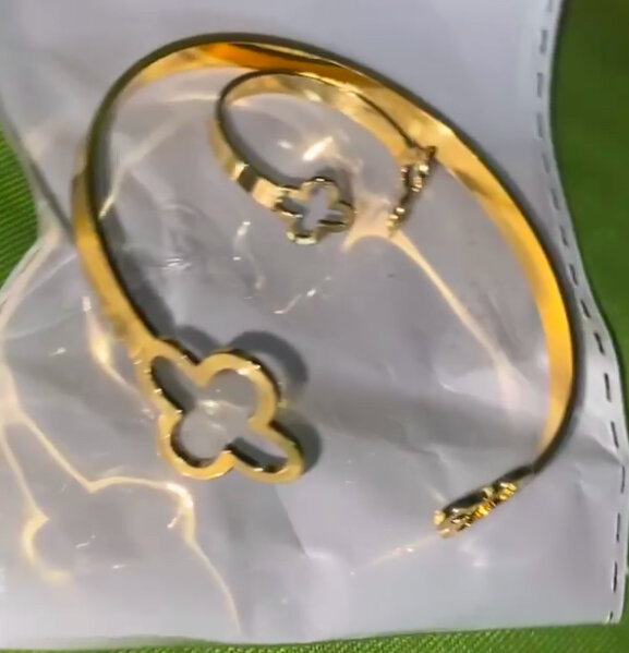 Bracelet doré moderne