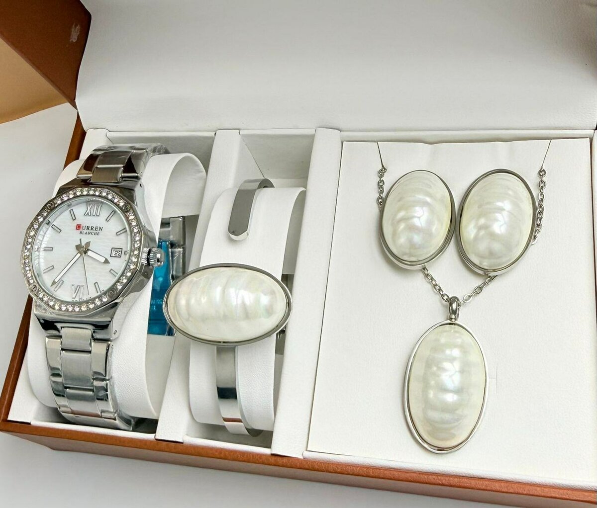Coffret Bijoux Or et Montre Luxueuse