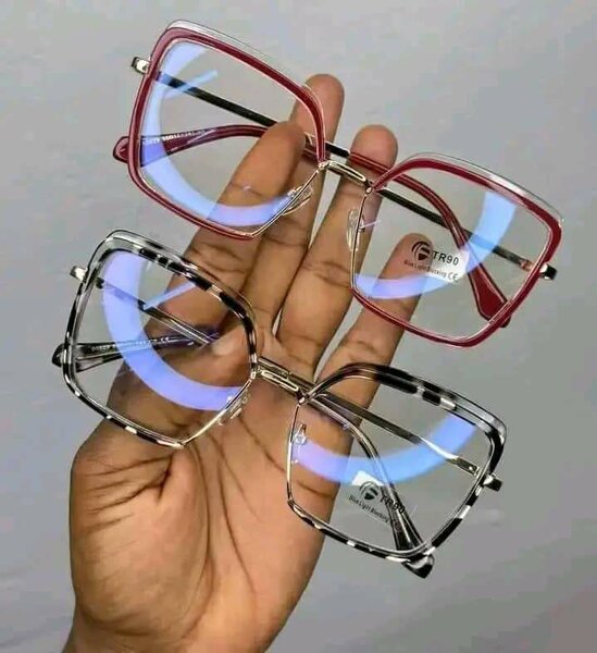 Lunettes Carrées Élégantes