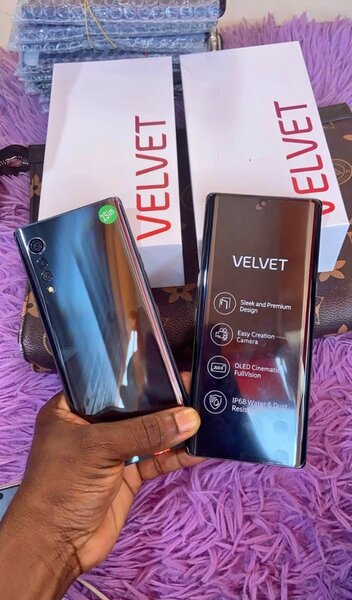 LG Velvet smatphone