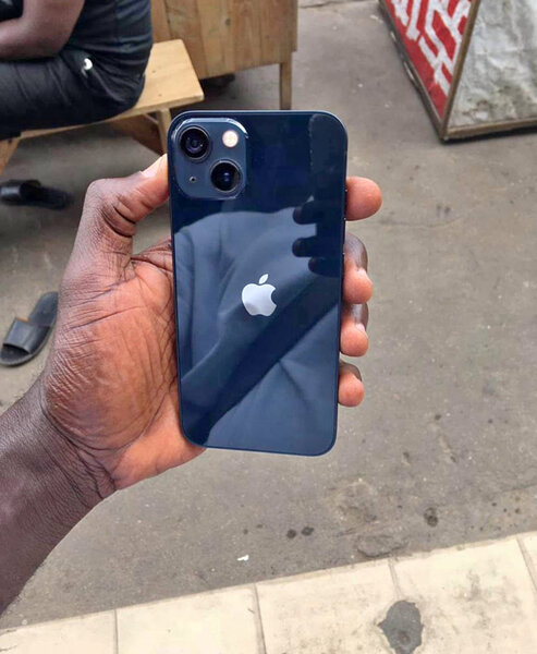 iPhone 13 bleu nuit