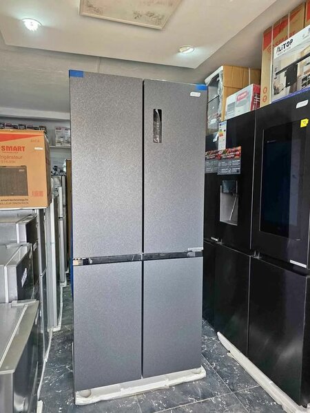 Réfrigérateur moderne multi-portes