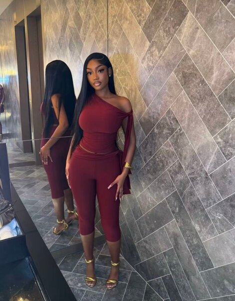 Combinaison asymétrique élégante