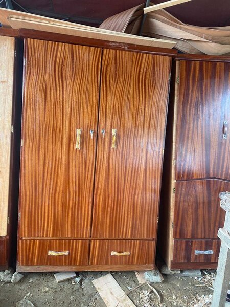 Armoire en bois élégante