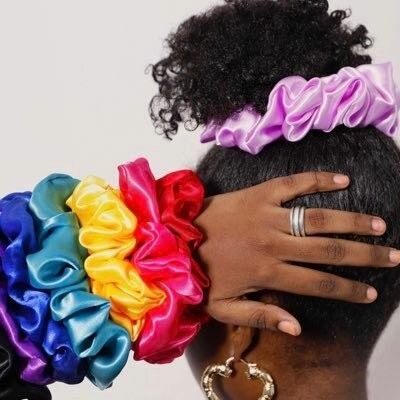 Chouchous colorés en satin