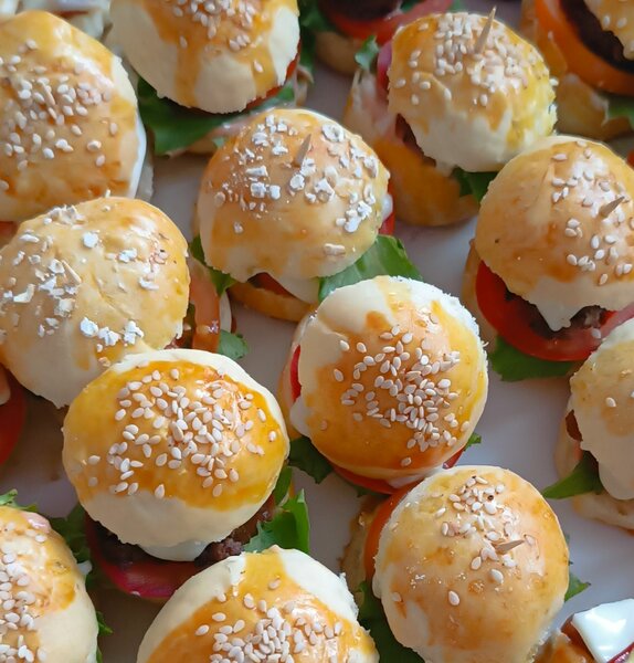 10 Mini Burgers