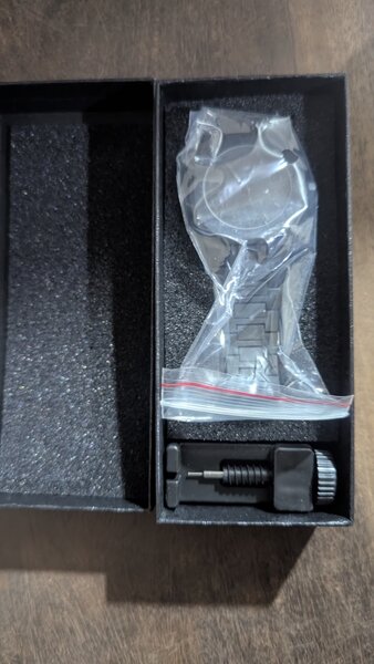 Montre en carbone noir matte