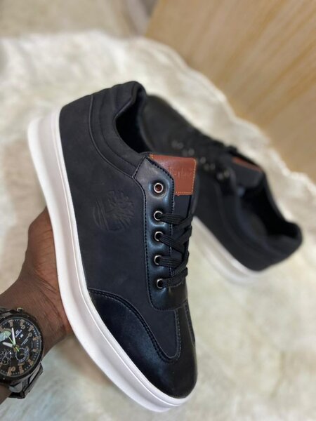 Sneakers en cuir noir élégants