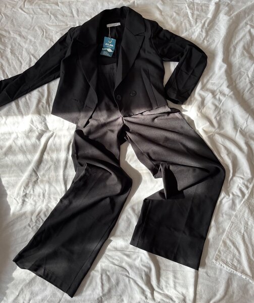 Костюм-двойка укороченный пиджак и брюки