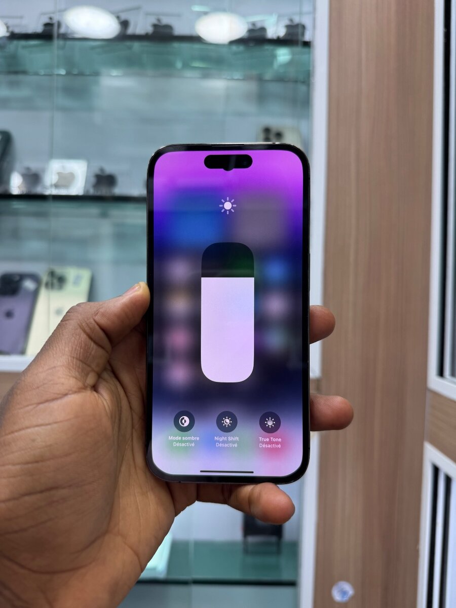 14 pro petite tache invisible