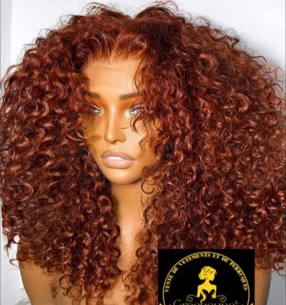 Perruque bouclée volumineuse