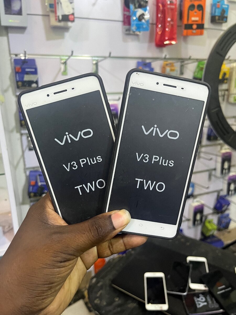Vivo3 plus two 128 giga 6 ram