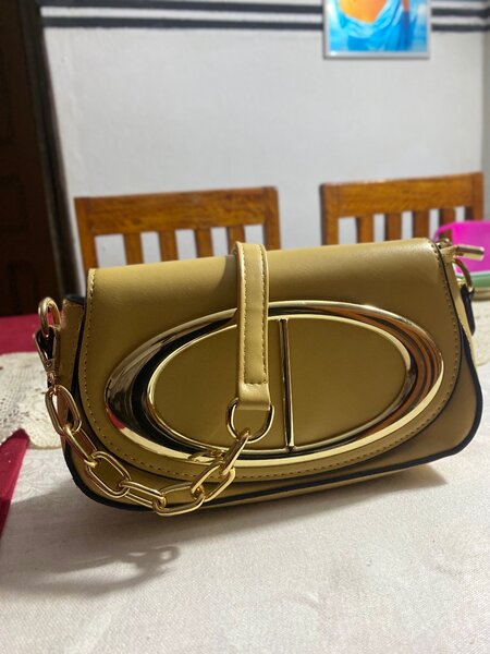 Sac à main chic doré