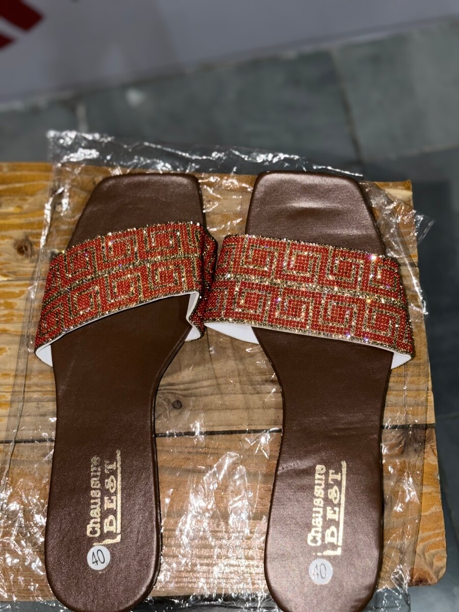 Sandales élégantes perlées