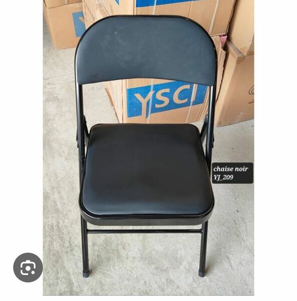 Chaise pliante noire élégante