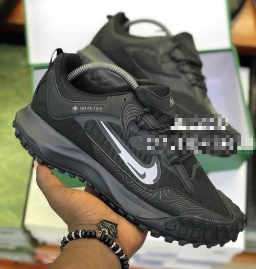 NIKE GORE-TEX Sneakers