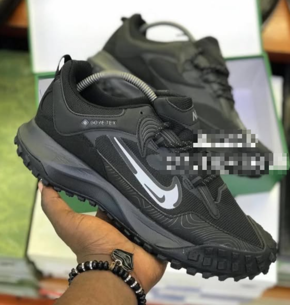 NIKE GORE-TEX Sneakers