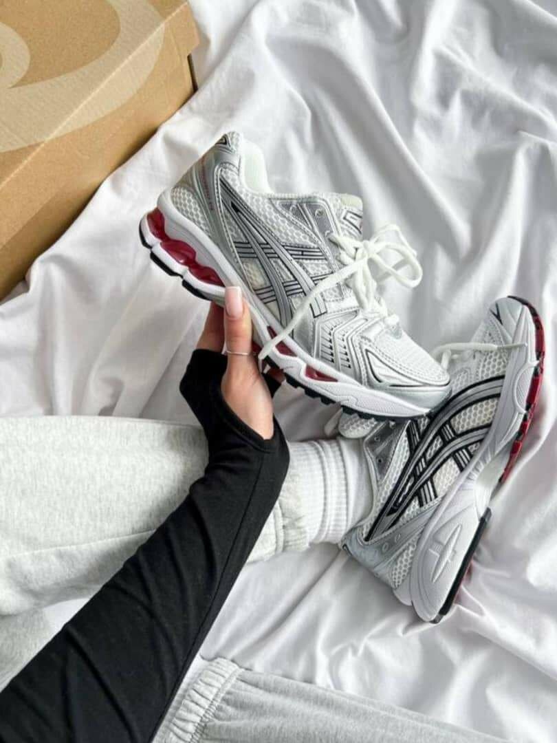 Asics Sneakers