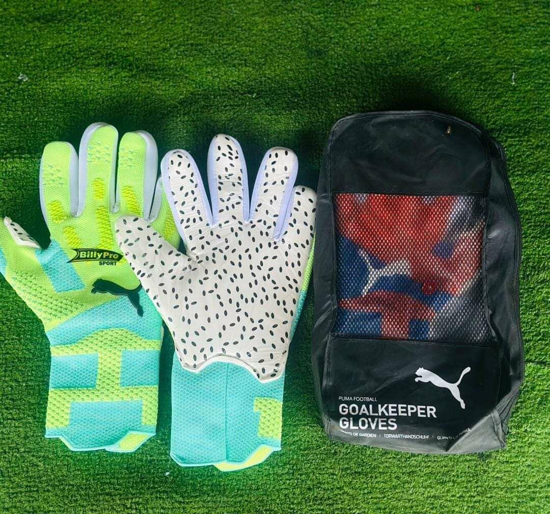 Goalkeeper gloves